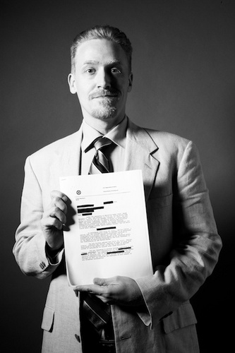 Nick Calyx segura sua Carta de Segurança Nacional